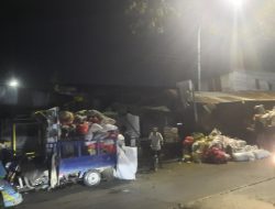 Miris…! Tumpukan Sampah di Depan Pasar Pannampu Jadi Biang Macet