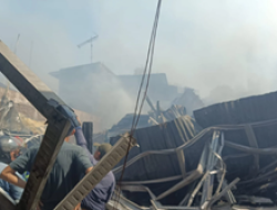 Kebakaran di Kawasan Padat Penduduk di Mamajang Hanguskan 11 Rumah Diduga Korsleting Listrik