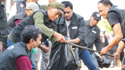 Pj Sekda Makassar Bersama Bapenda Makasssar Gelar Kerja Bakti