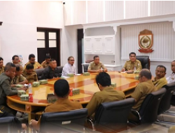 Bapenda Makassar Tertibkan Reklame Bandel