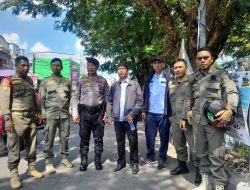 Cegah Pencemaran, Satpol PP Makassar dan Petugas PDAM Tutup Kanal di Kawasan Abdesir