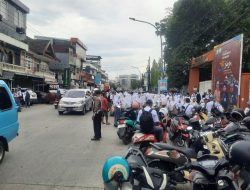 Kemacetan di Depan SMAN 4 Makassar Akibat Kerumunan Siswa Telat, Disiplin atau Solusi Baru?