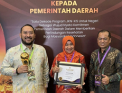 Cakupan Kepesertaan JKN Capai 99%, Makassar Terima UHC Award 2024