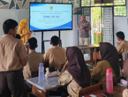 Dosen Unhas menggelar kegiatan sosialisasi keamanan energi untuk siswa SMA di Kecamatan Biringkanaya