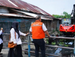 Satgas Drainase Kecamatan Biringkanaya Turut Serta  Membersihkan Saluran Drainase