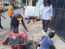 Pastikan Fungsi Drainase Kembali Normal, Lurah Bontoala Parang Terus Dampingi Satgas Drainase