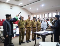 Lantik Empat Penjabat Fungsional Perizinan, Wali Kota Danny Ingatkan Fokus Pekerjaan Jaga Integritas