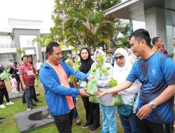 Saat ASN dapat Pohon Cabe Gratis dari Petani Milenial