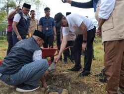 Pj Gubernur Bahtiar Lakukan Peletakan Batu Pertama Pembangunan Kantor Baznas Sulbar