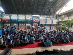 Siswa UPT SPF SMPN 6 Makassar Rutin Melaksanakan Sholat Dzuhur Berjamaah di Halaman Sekolah