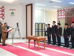 Lima Anggota KIP Sulbar Dilantik, Suhardi Duka Tekankan Pentingnya Kehati-hatian Mengelola Informasi