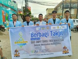 OSIS SMPIT Darul Fikri Makassar Salurkan 830 Paket Takjil kepada Masyarakat
