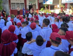 UPT SPF SDN Rappokalling 67/1 Makassar Tekankan Pentingnya Disiplin Lewat Upacara Bendera