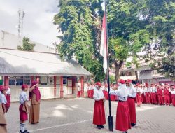 UPT SPF SD Negeri Ujung Tanah I Makassar Gelar Upacara Bendera Rutin Setiap Senin