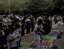 Menanamkan Kepedulian Sejak Dini, Siswa SDN Se-Kompleks Mangkura Berbagi Takjil dan Buka Puasa Bersama