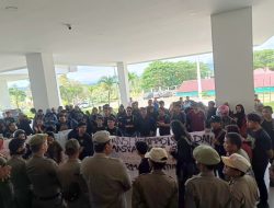 Terima Aksi Damai 27 Tahun Hari Reformasi, DPRD Sulbar Respons Tuntutan Aliansi Mahasiswa dan Masyarakat