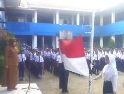 SMPN 33 Makassar Kukuhkan Semangat Nasionalisme Lewat Upacara Rutin Senin