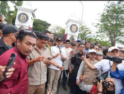 Gubernur Sulbar Temui Pendemo, Berjanji Cabut Izin Tambang yang Langgar Hukum