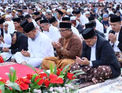 Munafri-Aliyah Bersama Ribuan Jamaah Salat iduladha di Lapangan Karebosi