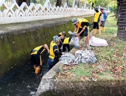 Atasi Banjir, Pemkot Makassar Gelar Geruk Drainase di Depan Kantor Gubernur Sulsel
