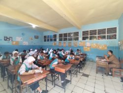 Pelaksanaan Hari Pertama Sumatif Akhir Semester Genap di UPT SPF SMPN 4 Makassar Berjalan Lancar