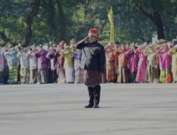Kolaborasi dan Budaya Jadi Sorotan, SDN Lariang Bangi I Ambil Bagian dalam Peringatan Hardiknas 2025