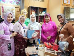 Booth Makassar Paling Ramai, Pengunjung Antusias Saksikan Demo Kerajinan Live