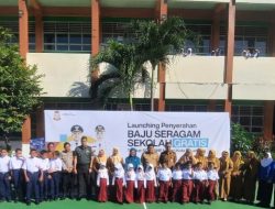 Makassar Bergerak untuk Pendidikan: Sekda Zulkifly Dampingi Wali Kota Munafri Bagikan Seragam Gratis
