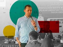 Sekdis Pendidikan Kota Makassar Hadiri Penyuluhan Bahaya Narkoba di SMPN 52