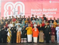 Plt Sekwan Hadiri Upacara Penurunan Sang Merah Putih di Lapangan Karebosi