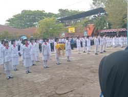 Pasukan Paskibra dan Sanggar Tari Warnai Peringatan 17 Agustus di SMPN 13 Makassar