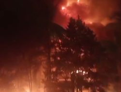 Kericuhan Pecah di DPRD Makassar, Sejumlah Kendaraan Dibakar Massa