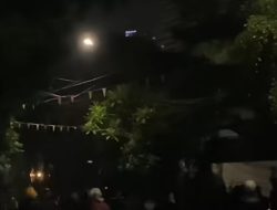 Demo Panas di Kediaman Ketua DPR RI, Massa Soraki: ‘Woy Puan, Keluar