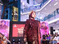 Dekranasda Makassar Pamerkan Tenun Bombang dan Tenun Lontara di Wastra Arajang 2025