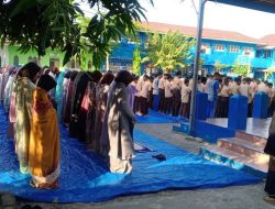 SMP Negeri 21 Makassar Gelar Sholat Dhuha Bersama di Halaman Sekolah