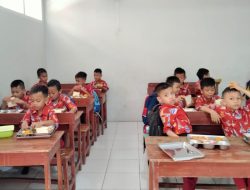SDN Kakatua Makassar Sambut Program Makan Bergizi Gratis (MBG) dengan Antusias