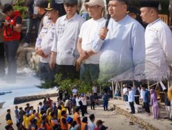 Wujudkan Makassar Kota Bersih, Camat Mariso Bersama Wali Kota Munafri Gelar Jum’at Bersih di Pulau Samalona