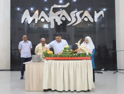 Usai Upacara HUT Kota ke-418, Wali Kota Makassar dan Kepala SKPD Syukuran Santai Potong Tumpeng di Rujab