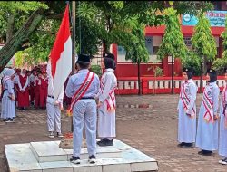 SDN Lariang Bangi I Makassar Tanamkan Semangat Kepahlawanan Lewat Upacara Bendera