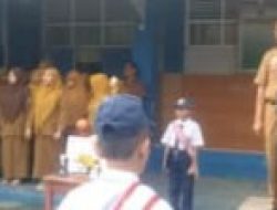 SMPN 7 Makassar Tanamkan Disiplin dan Semangat Belajar Lewat Upacara Bendera