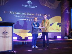 Putra Makassar Dr. Muhammad Roem Sabet Emerging Leader Award dari Pemerintah Australia