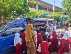 Perpustakaan Keliling Hadir di SDN Lariang Bangi I, Tingkatkan Minat Baca Siswa