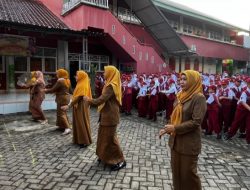 SDI Unggulan Toddopuli dan SDI Toddopuli I Gelar Senam Sehat di Hari Pertama Sekolah