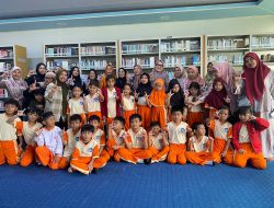Tanamkan Literasi Sejak Dini, Puluhan Siswa SDI Layang Bertingkat Kunjungi Perpustakaan Provinsi