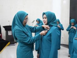 Perkuat Ketahanan Keluarga, Ketua TP PKK Makassar Resmi Lantik 13 Ketua Kecamatan