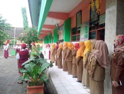 Tanamkan Nilai Pancasila Sejak Dini, SDN Tabaringan 5 Makassar Laksanakan Upacara Sesuai Aturan Baru