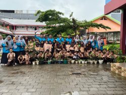 Peringati Hari Sejuta Pohon, Siswa SDI Bawakaraeng Makassar Tanam Puluhan Bibit Tanaman