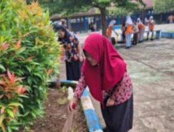 Tim Satgas Siaga Bencana SMPN 24 Makassar Gelar Kerja Bakti Antisipasi Genangan