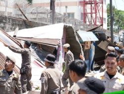 Pemkot Makassar Tertibkan Wajah Kota: Lapak Liar yang Menahun Akhirnya Ditindak