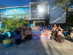 Jumat Berkah di SMPN 22 Makassar: 300 Nasi Dos Dibagikan untuk Warga dan Pengguna Jalan